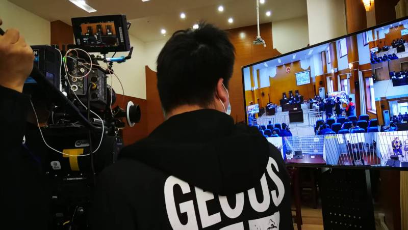 AI生成VS人工创意——阿合奇县广告片拍摄公司的技术浪漫主义实践